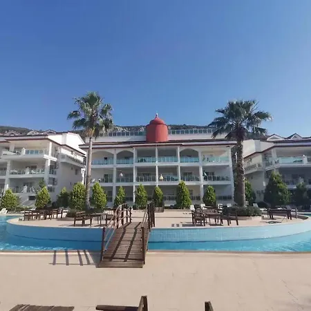 Akbuek Palace *